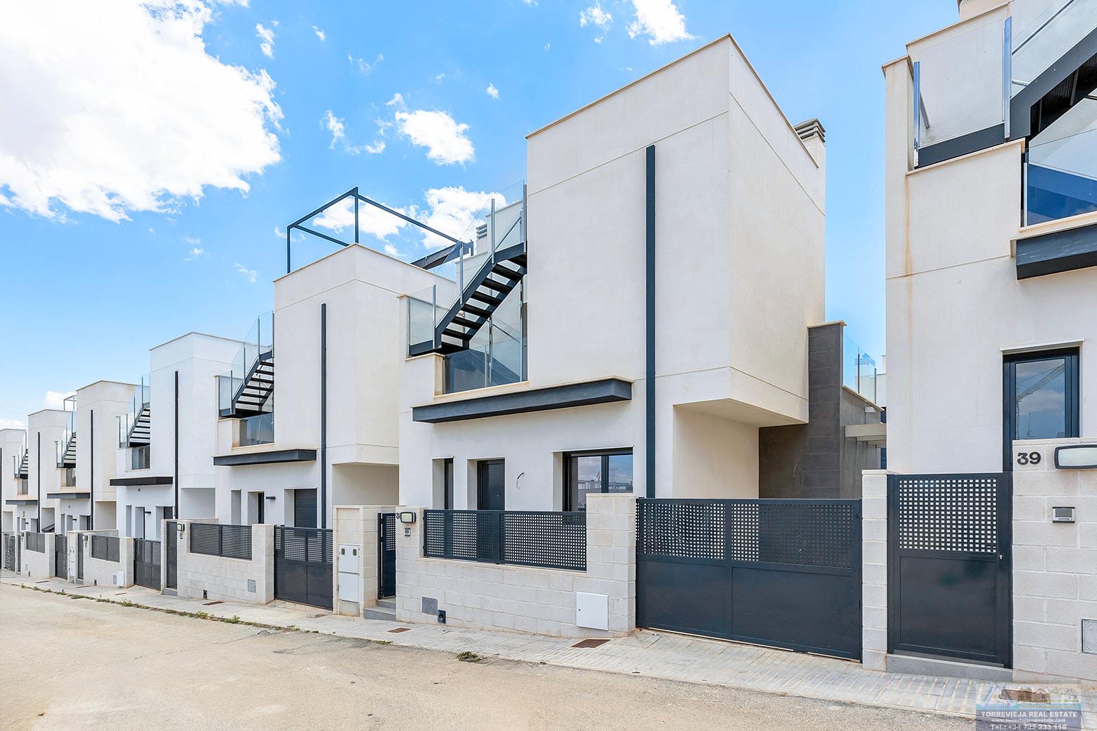 For sale of villa in Orihuela