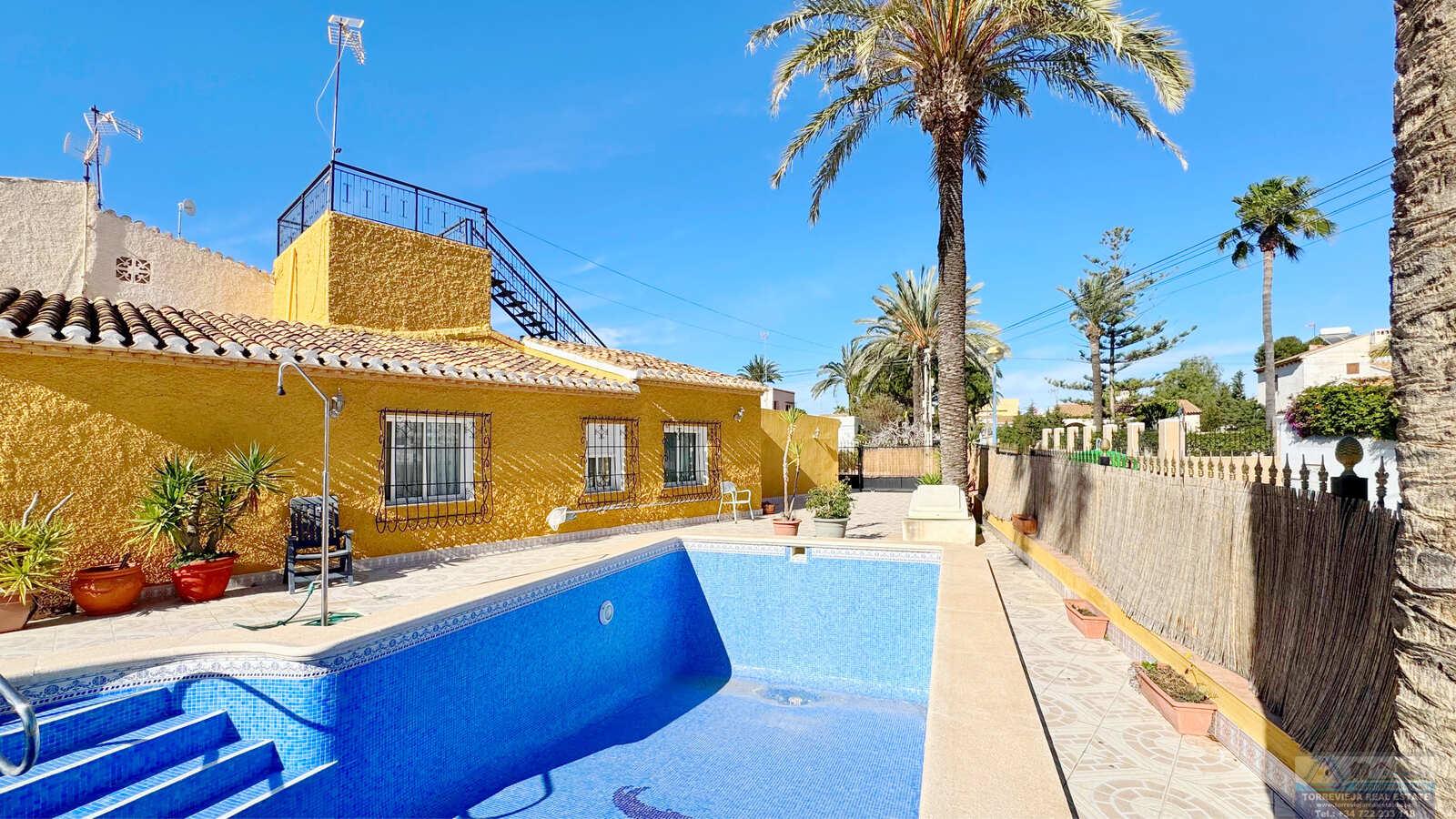 For sale of villa in Orihuela