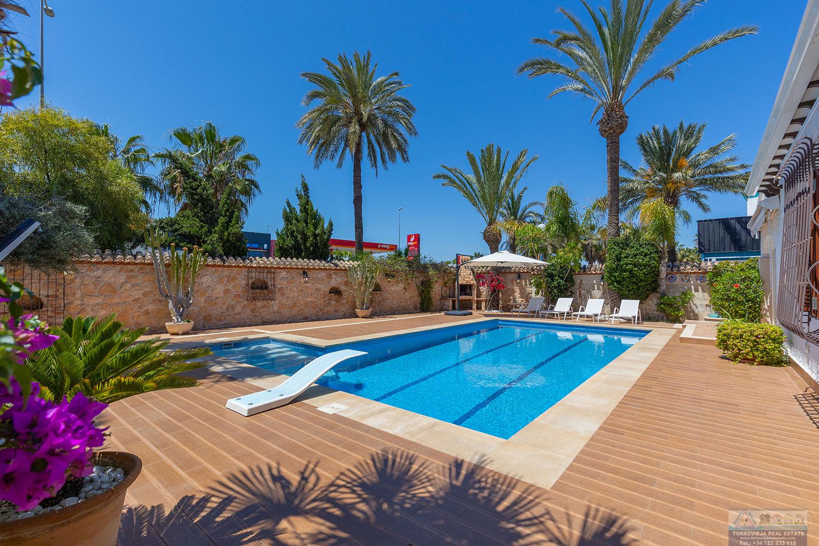 Venta de villa en Orihuela