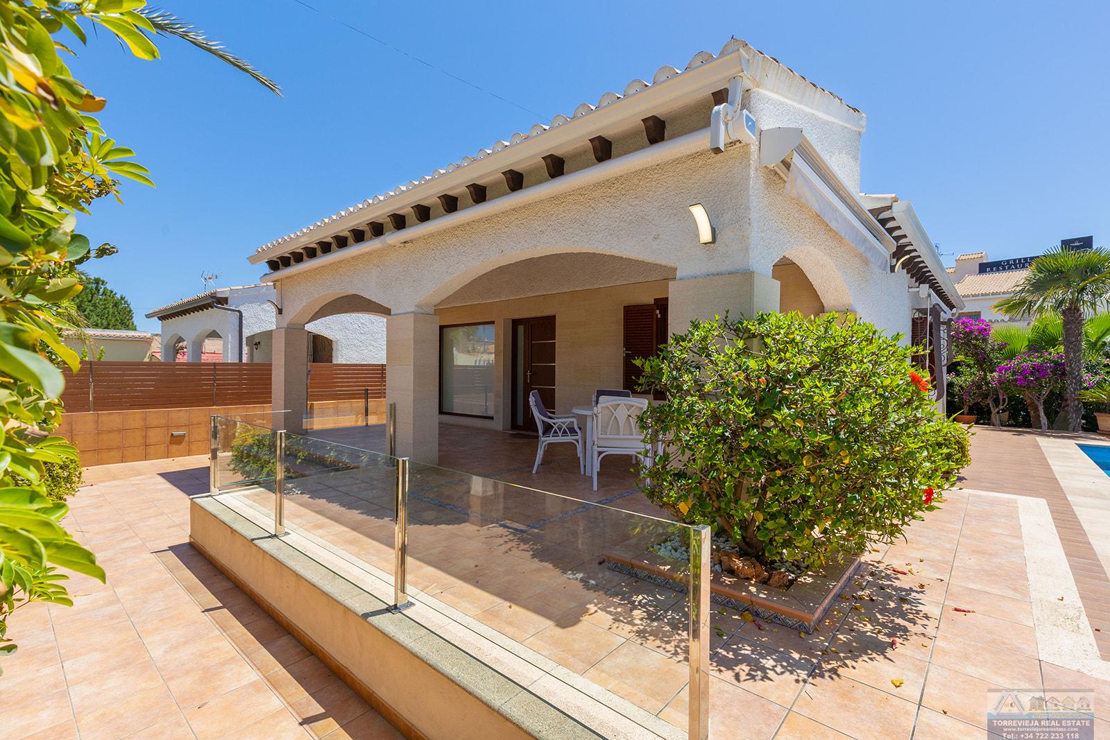 Venta de villa en Orihuela