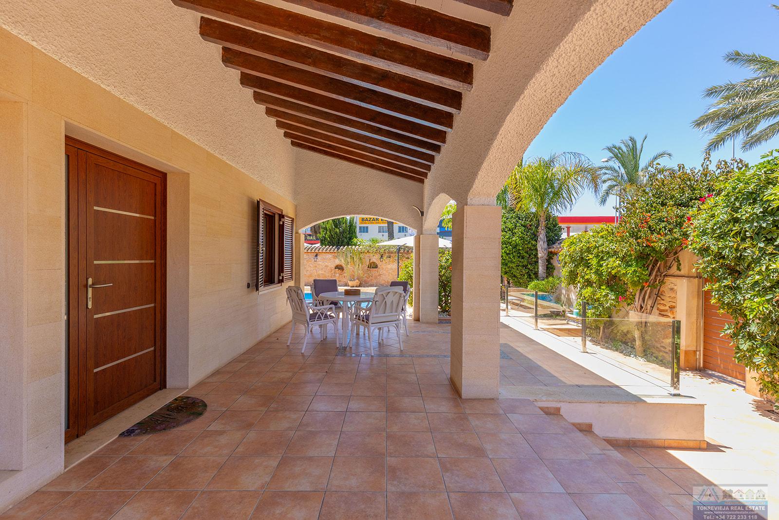 Venta de villa en Orihuela