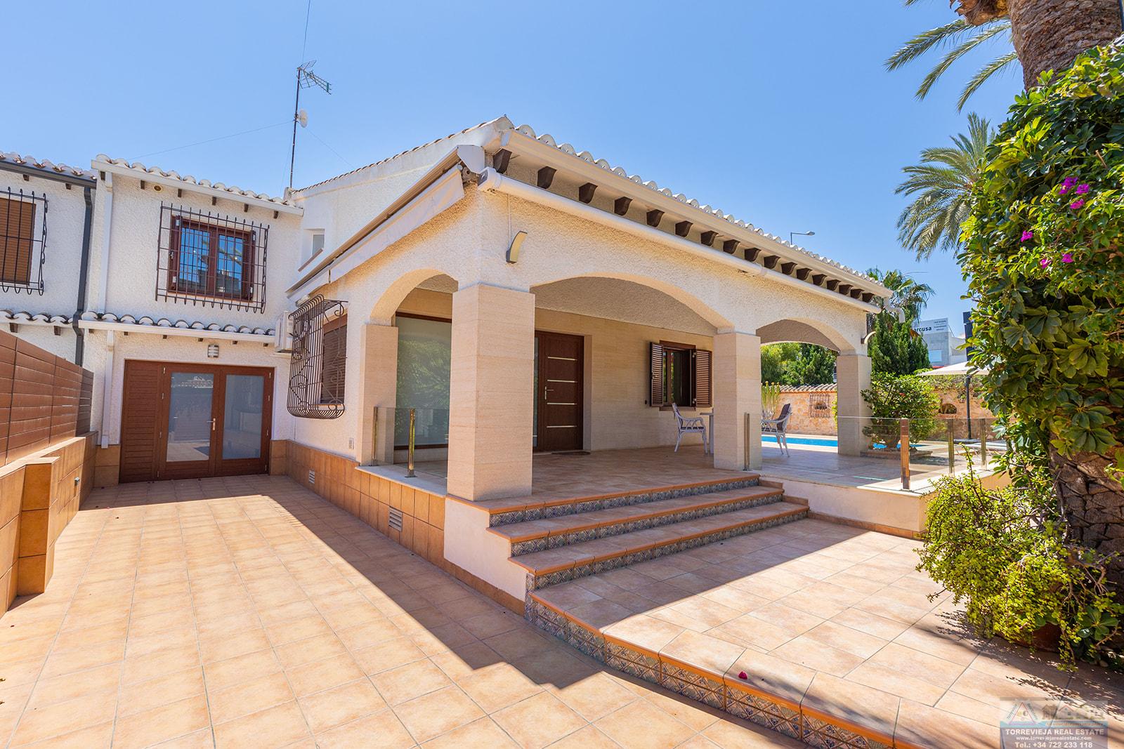 Venta de villa en Orihuela
