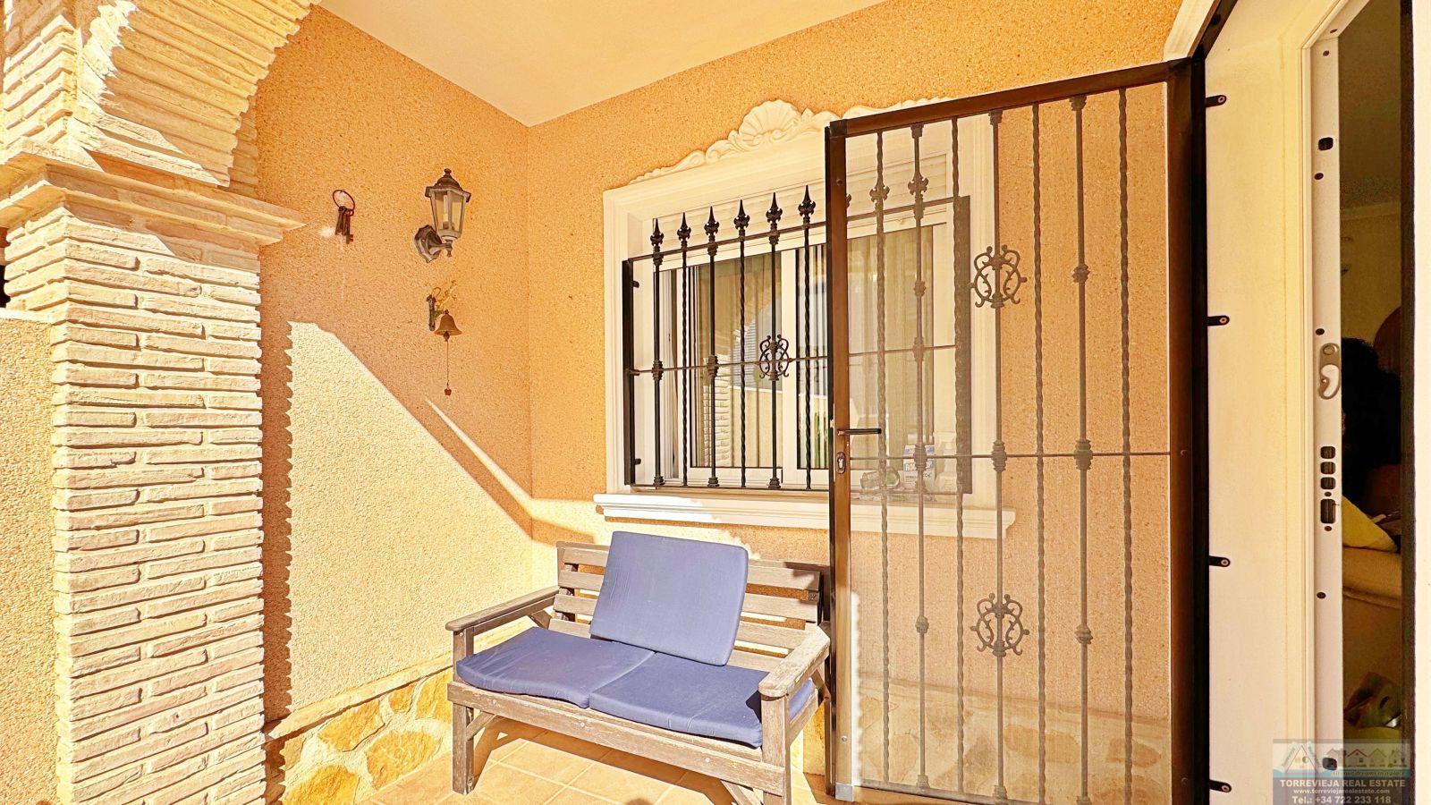 Venta de villa en Orihuela costa