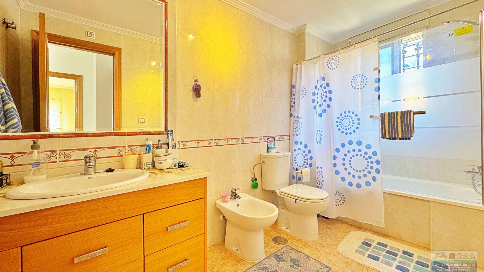 Venta de villa en Orihuela costa