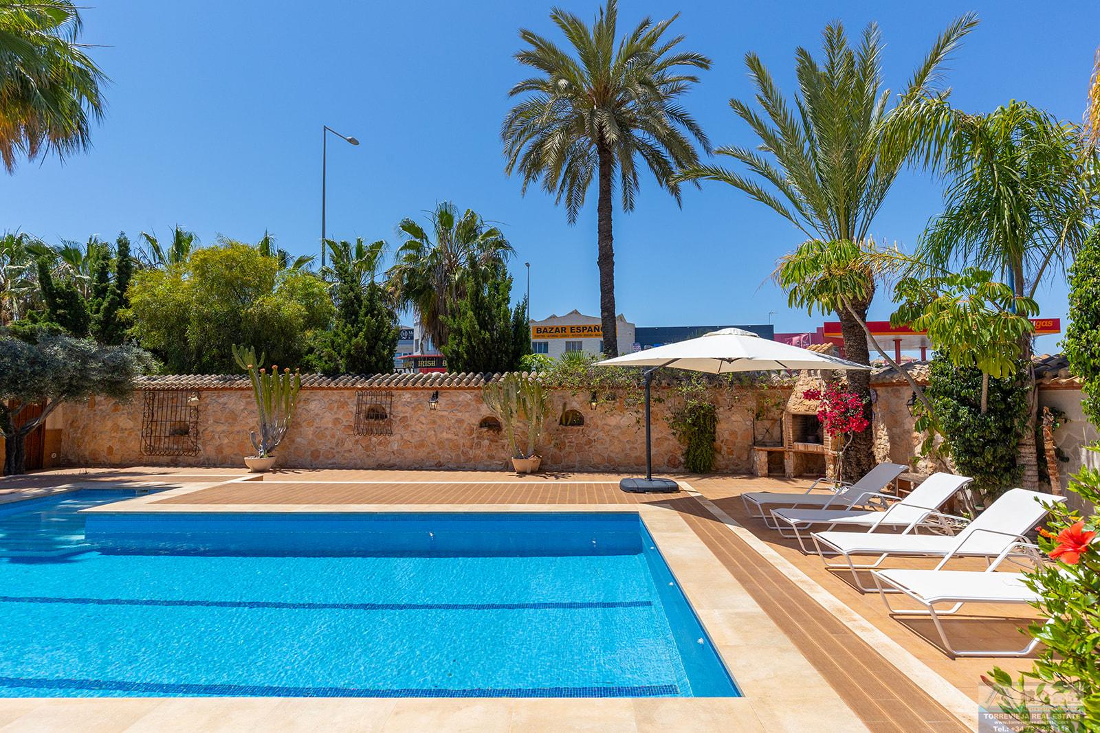 Venta de villa en Orihuela costa