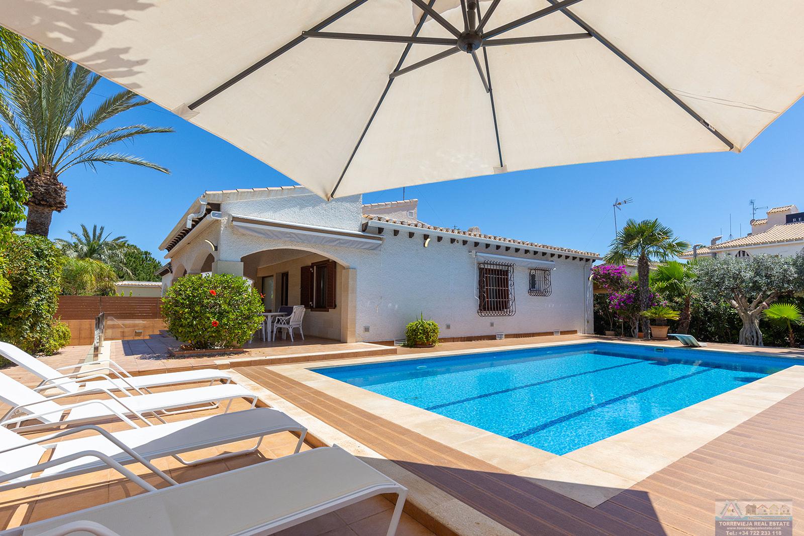 Venta de villa en Orihuela costa