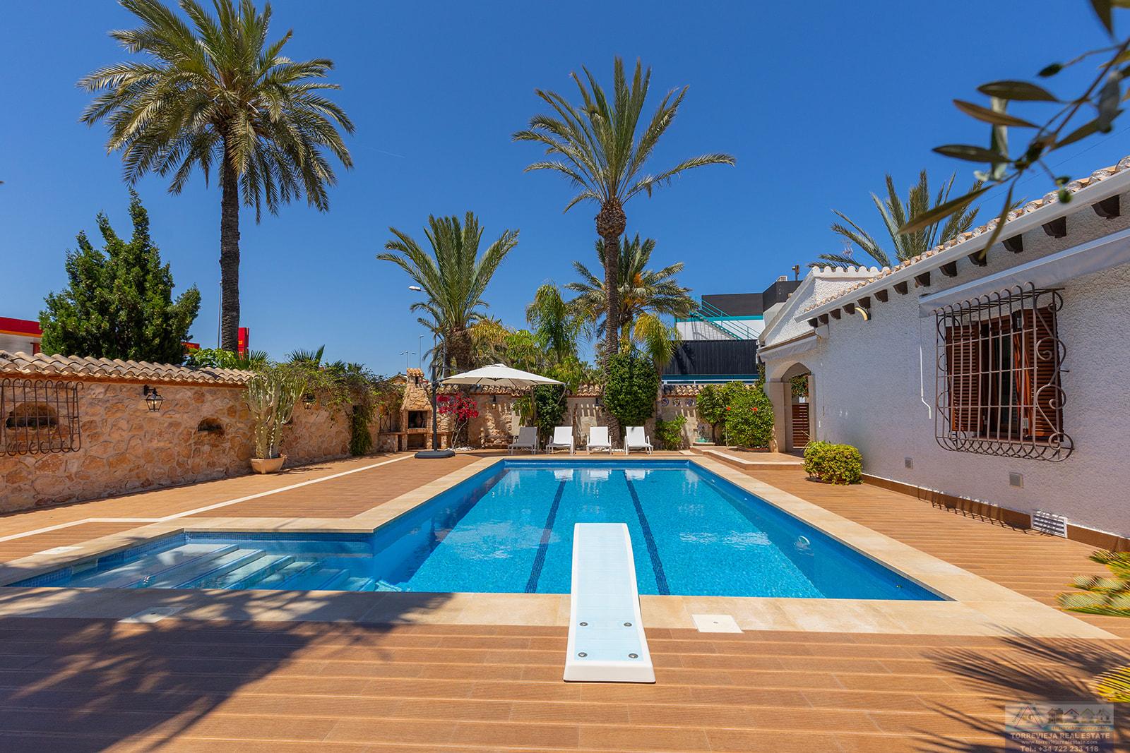 Venta de villa en Orihuela costa