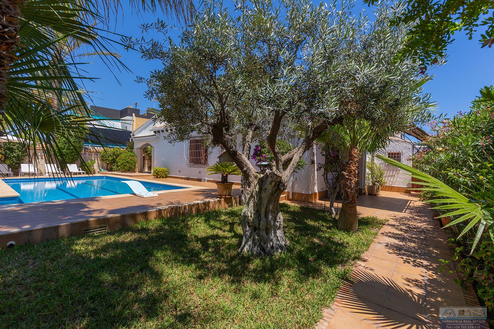 Venta de villa en Orihuela costa