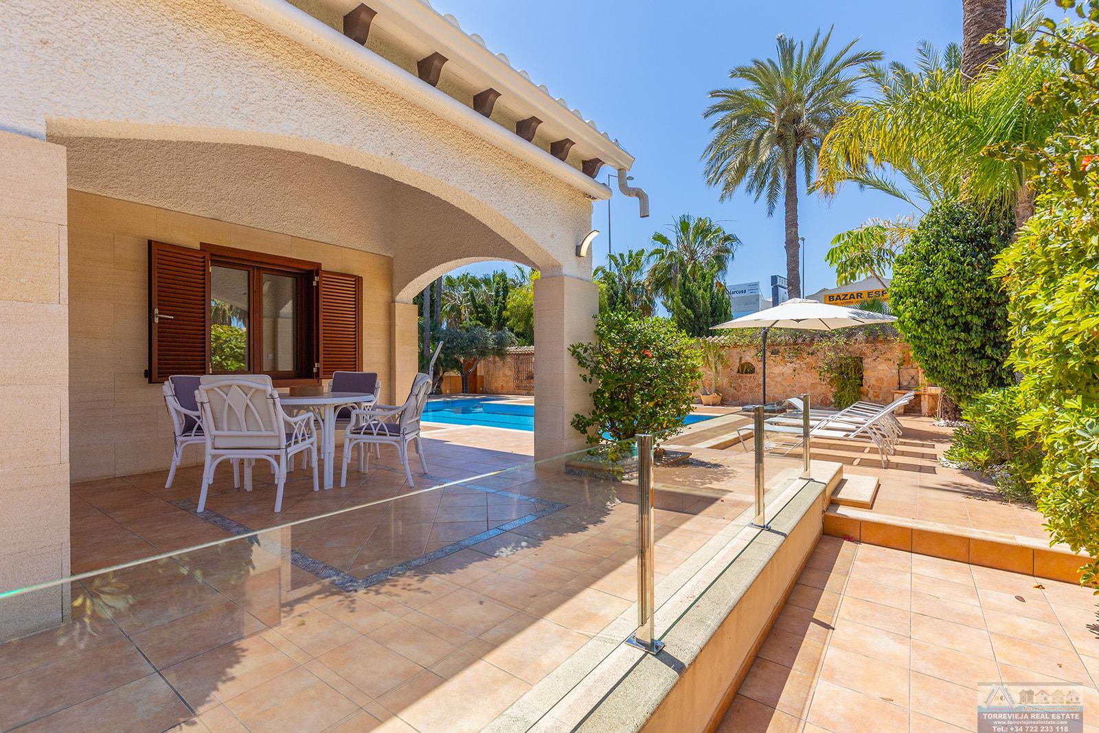 Venta de villa en Orihuela costa