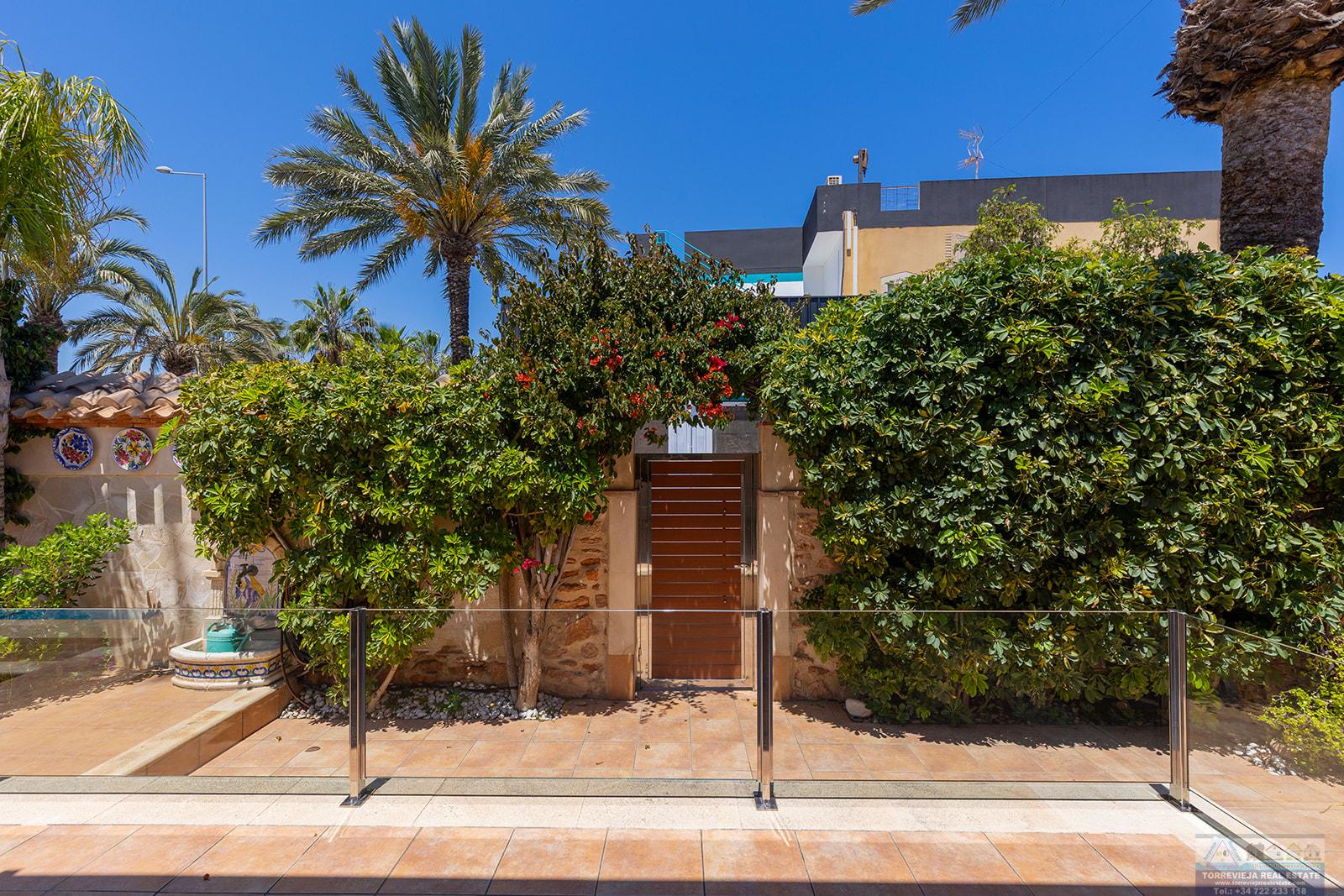 Venta de villa en Orihuela costa