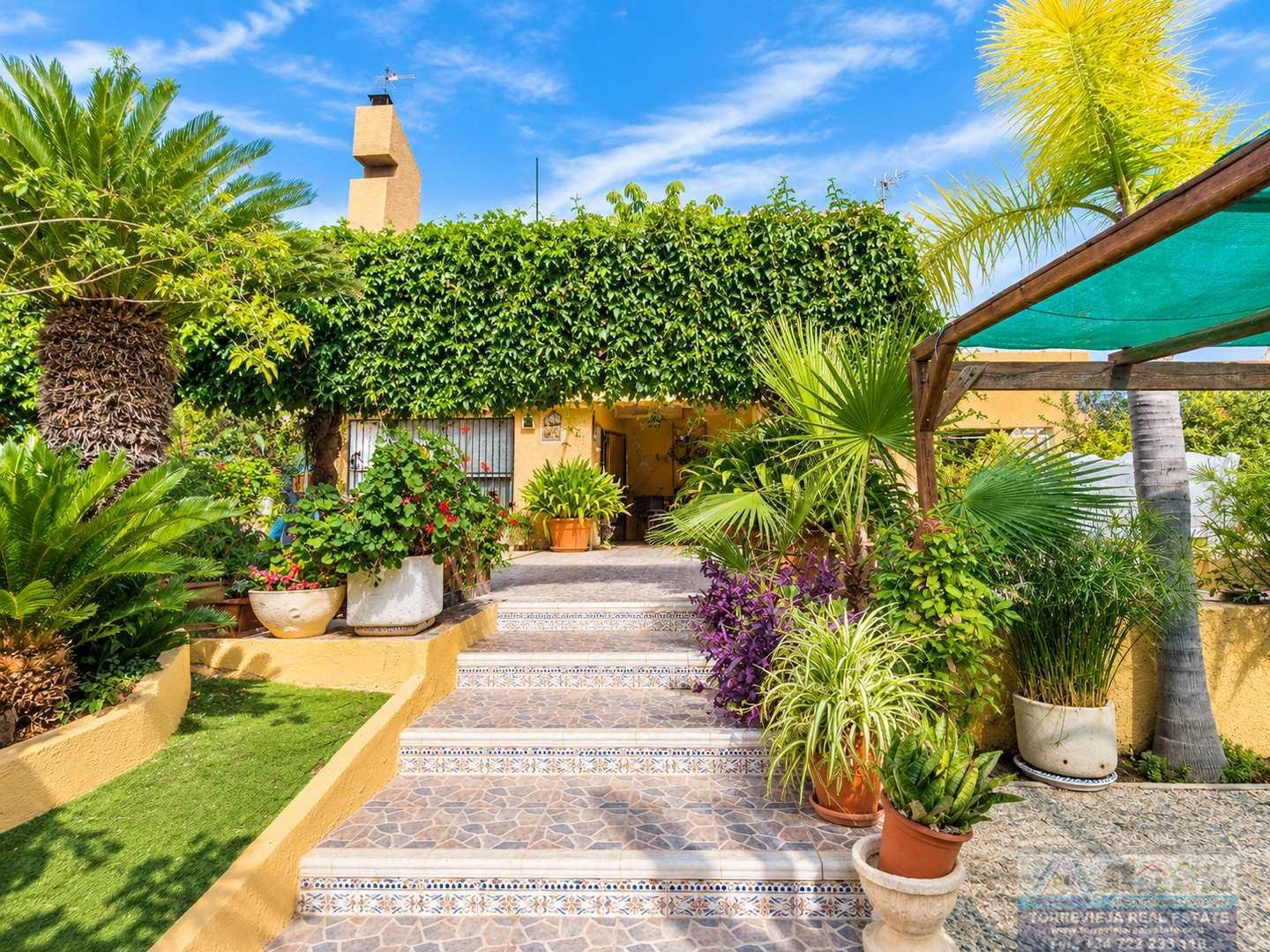 Venta de chalet en San Miguel de Salinas