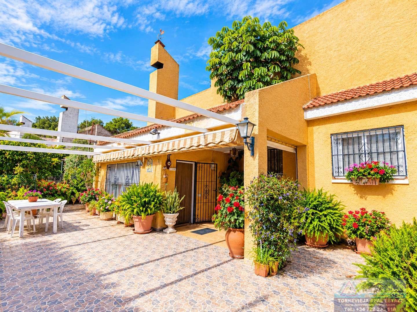 Venta de chalet en San Miguel de Salinas