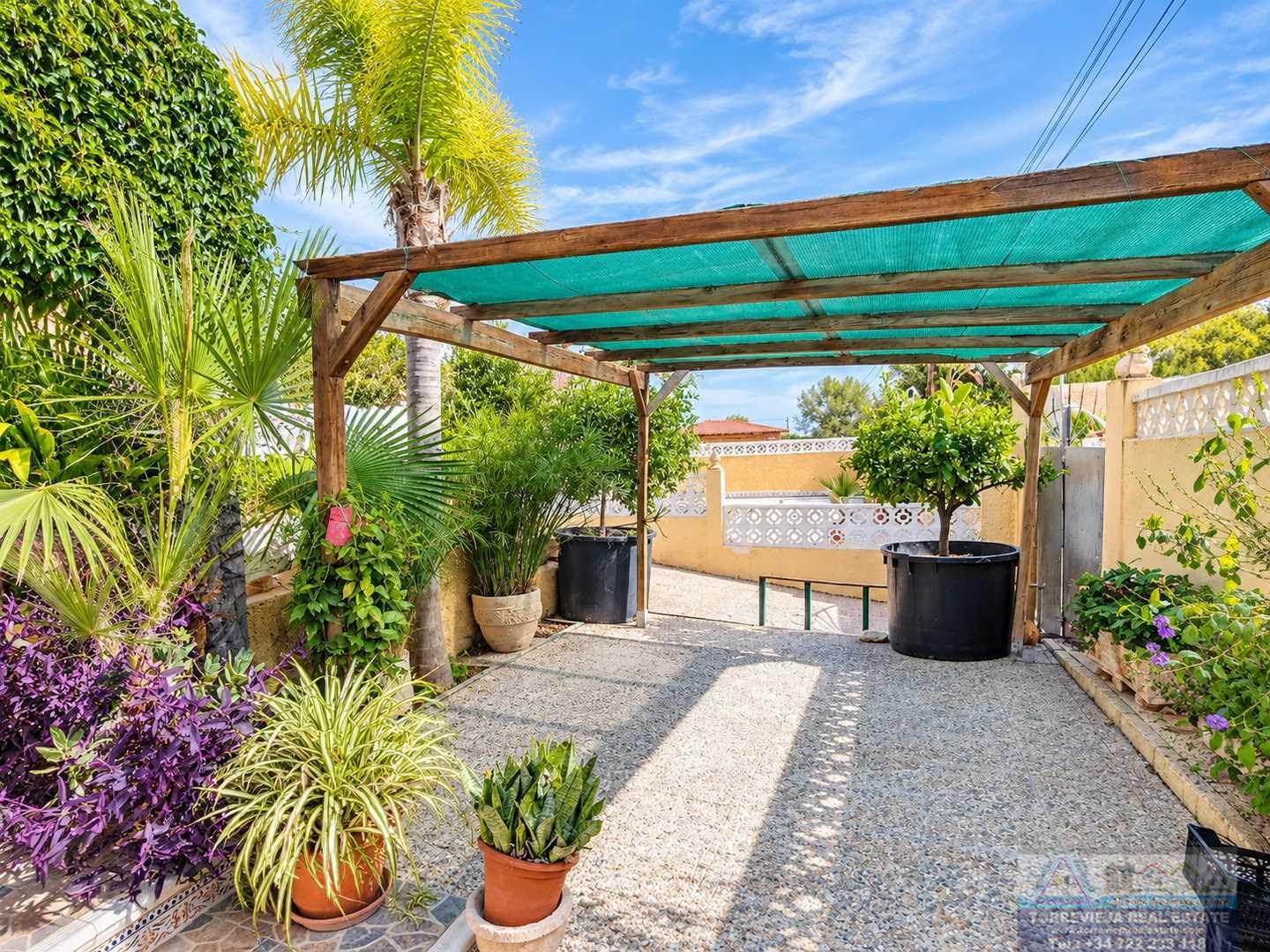 Venta de chalet en San Miguel de Salinas