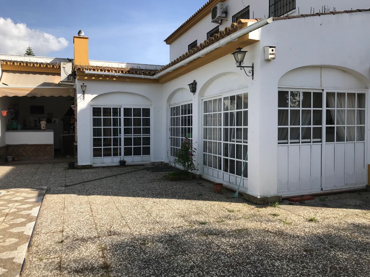 For sale of chalet in Hinojos