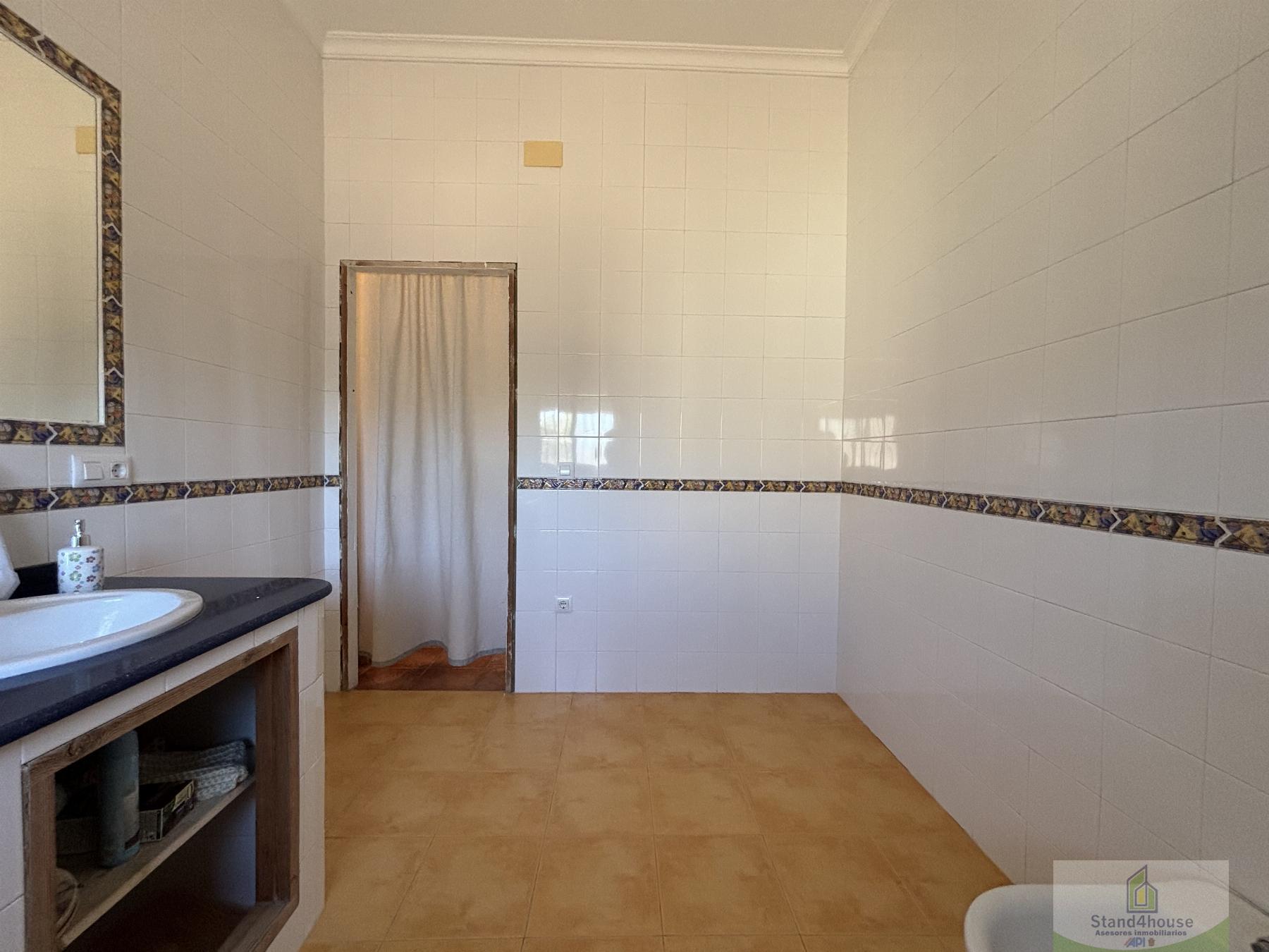 Suite bathroom