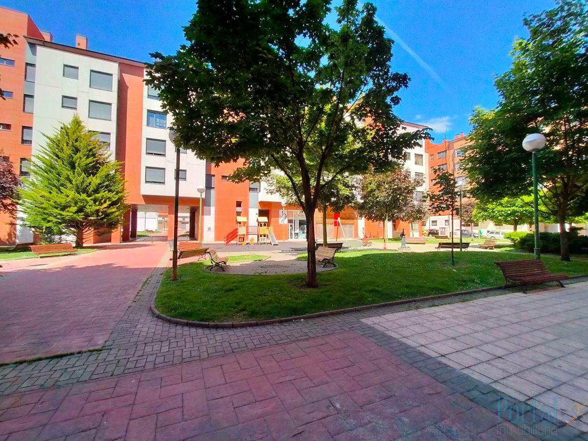 For sale of flat in Burgos