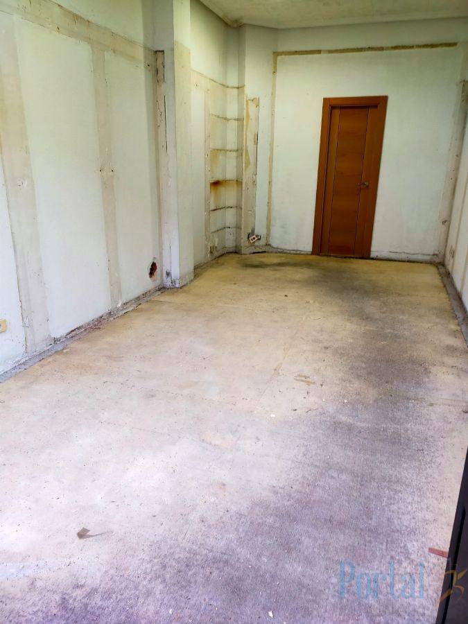 For sale of commercial in Burgos