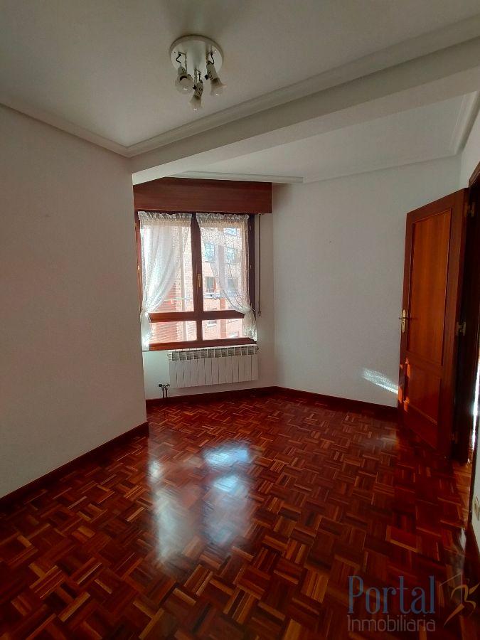 For sale of flat in Burgos