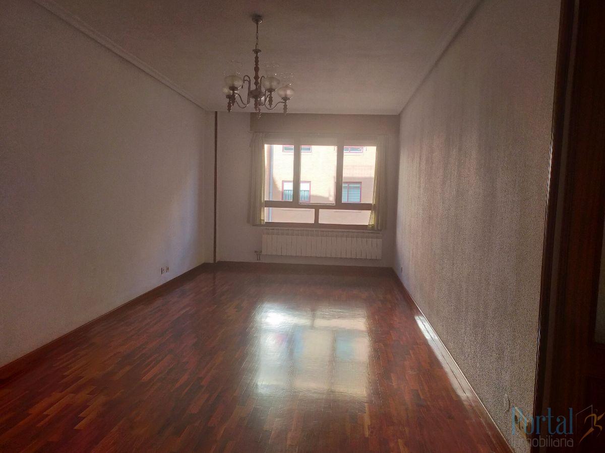 For sale of flat in Burgos