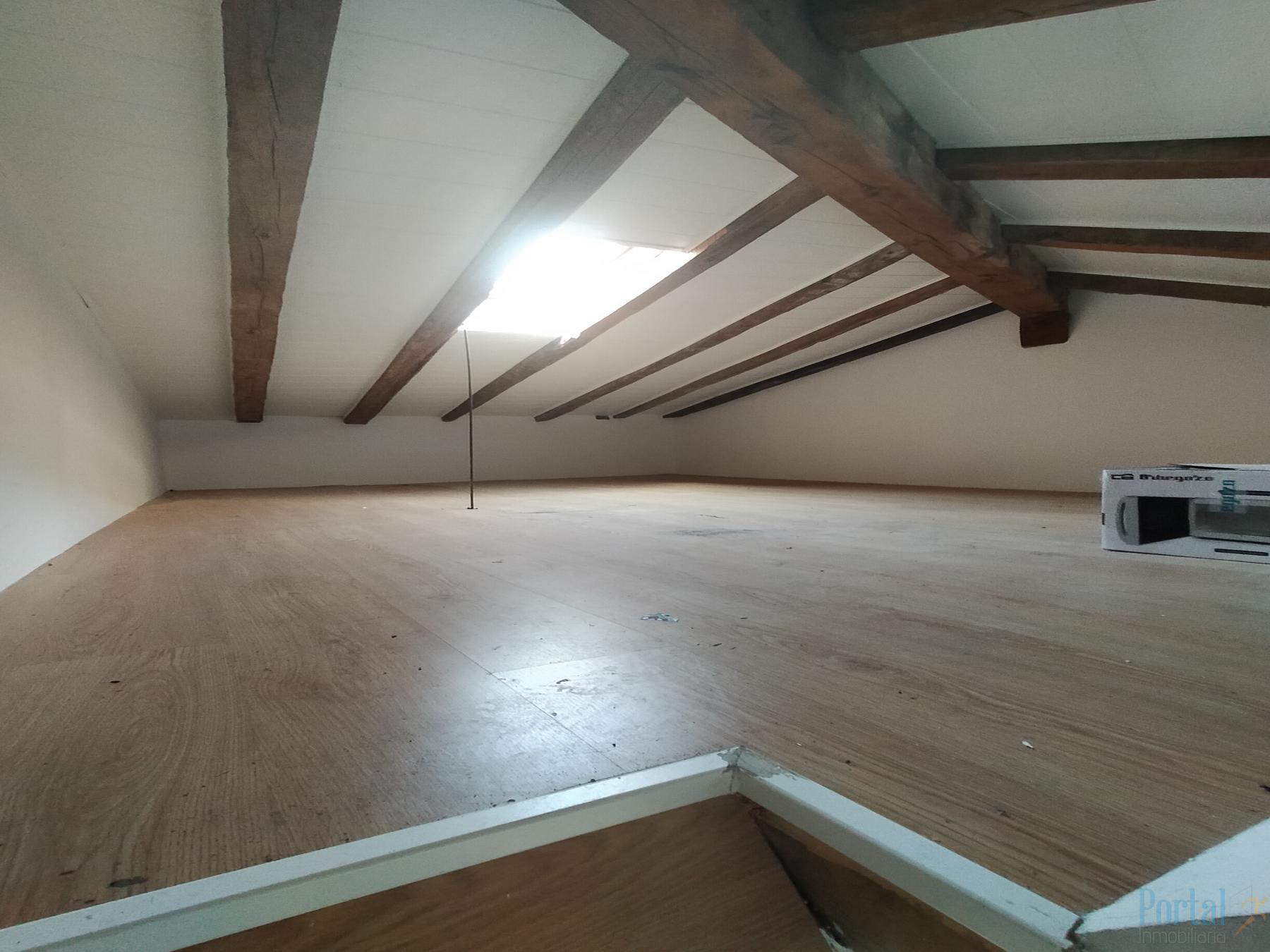 For sale of flat in Burgos