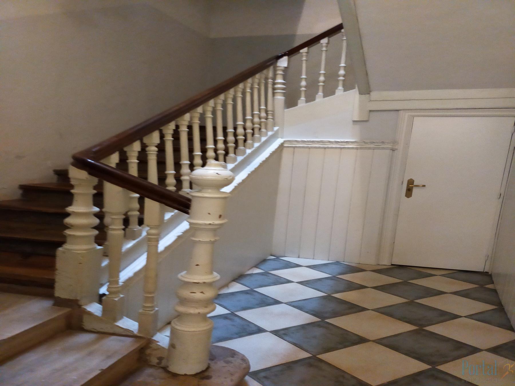 For sale of flat in Burgos