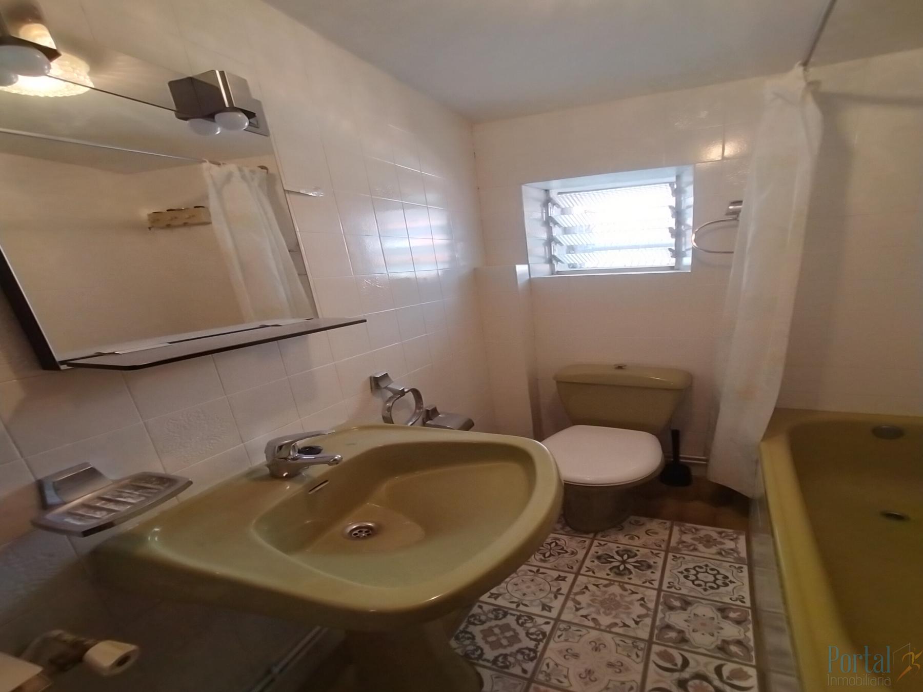 For sale of flat in Burgos