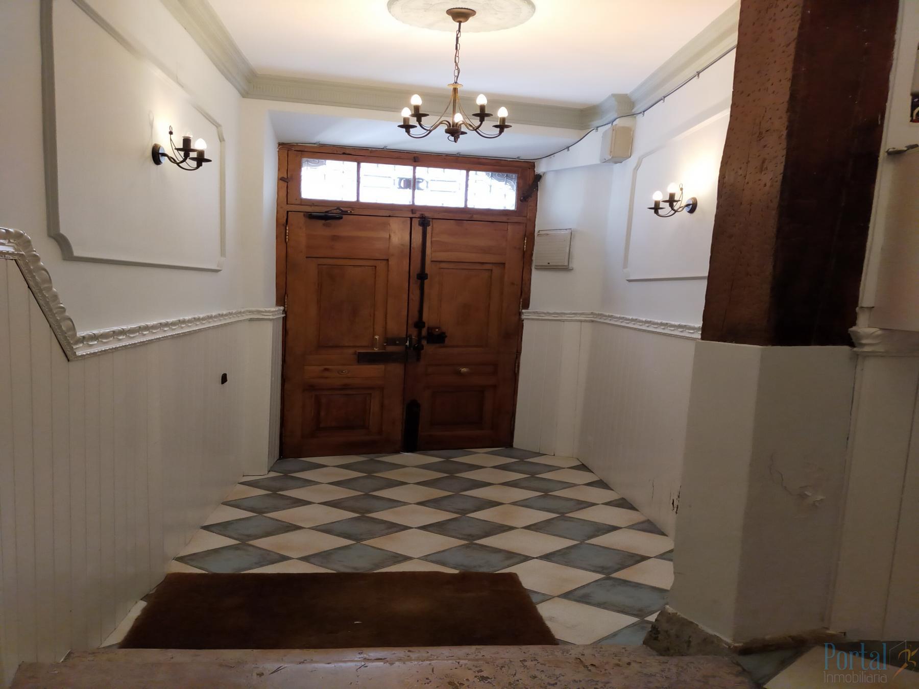 For sale of flat in Burgos