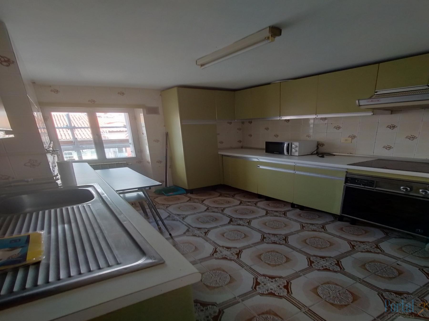 For sale of flat in Burgos