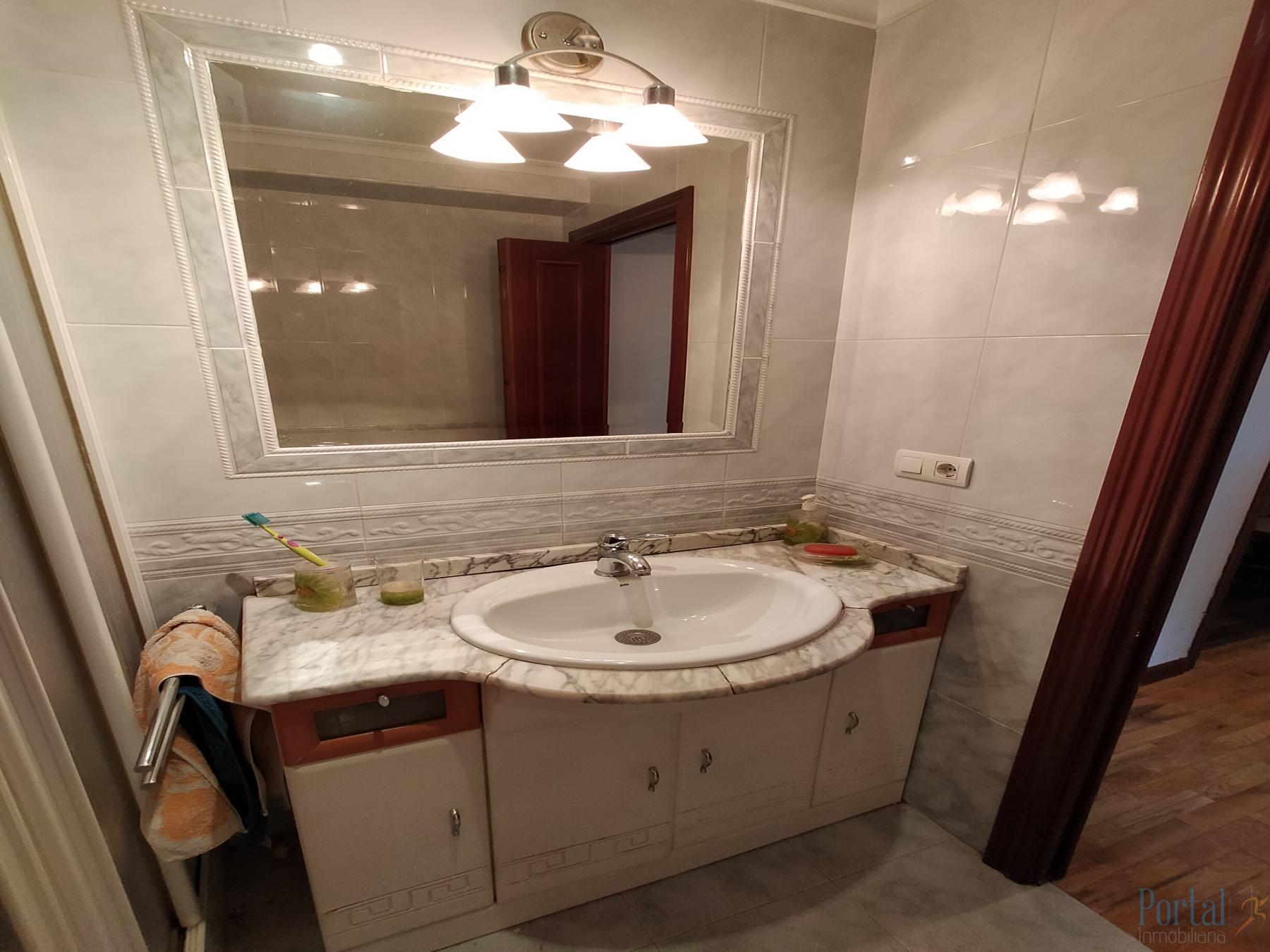 For sale of flat in Burgos