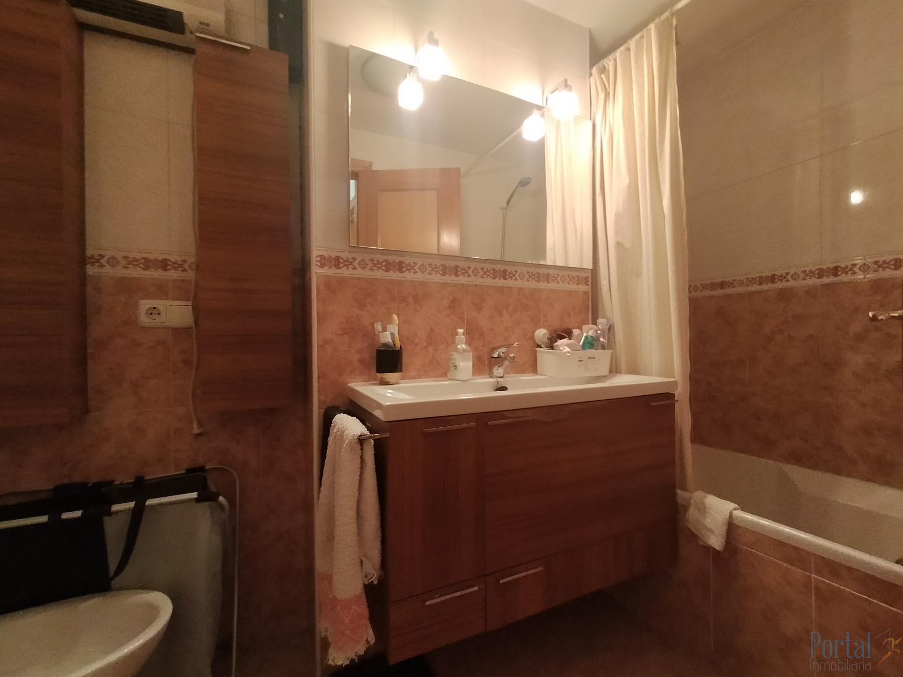 Suite bathroom