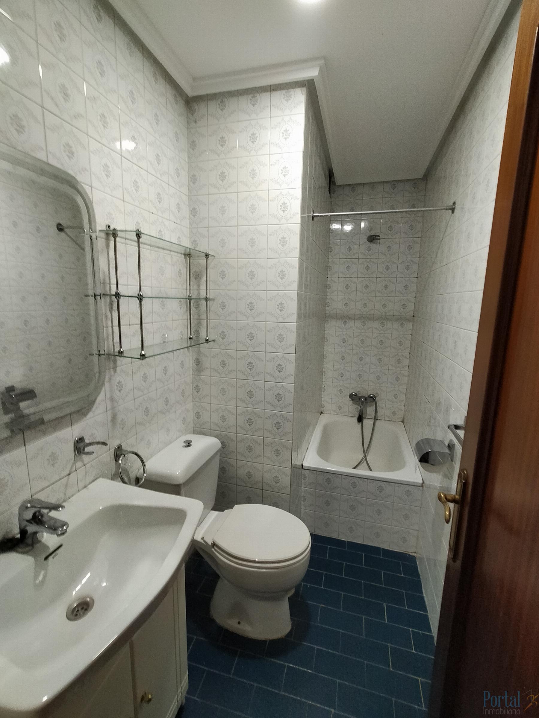 For sale of flat in Burgos