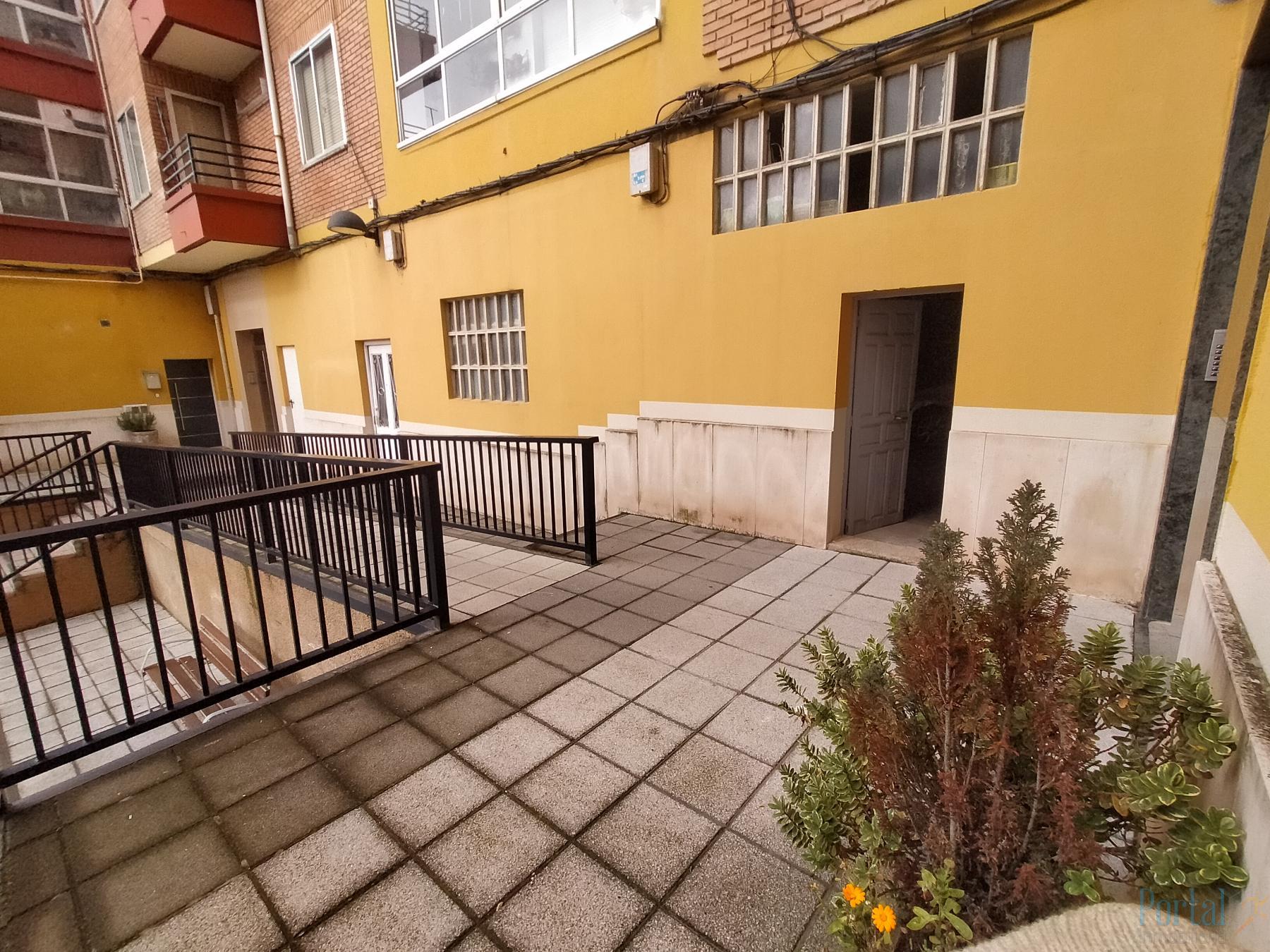 For sale of garage in Burgos