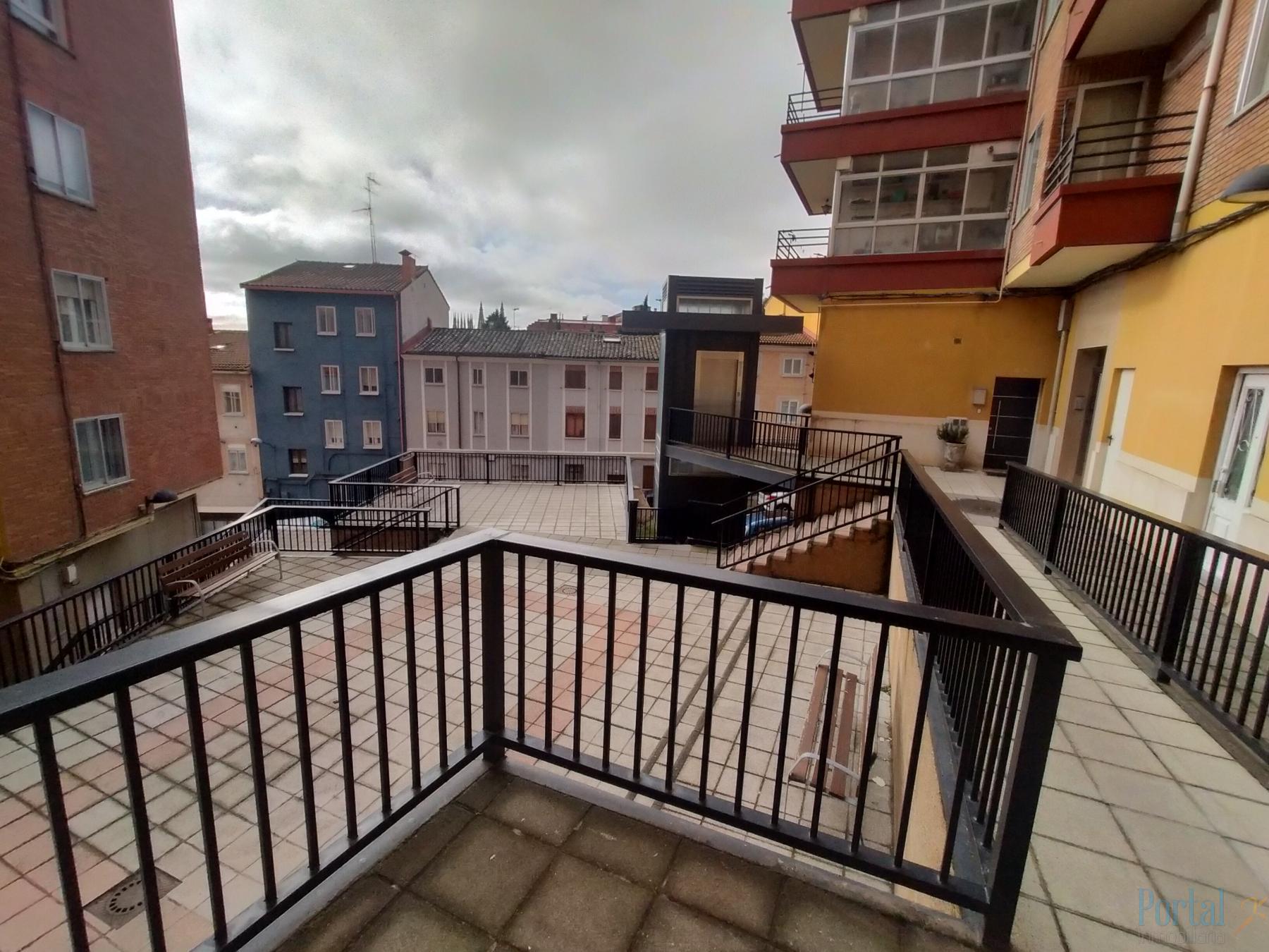 For sale of garage in Burgos