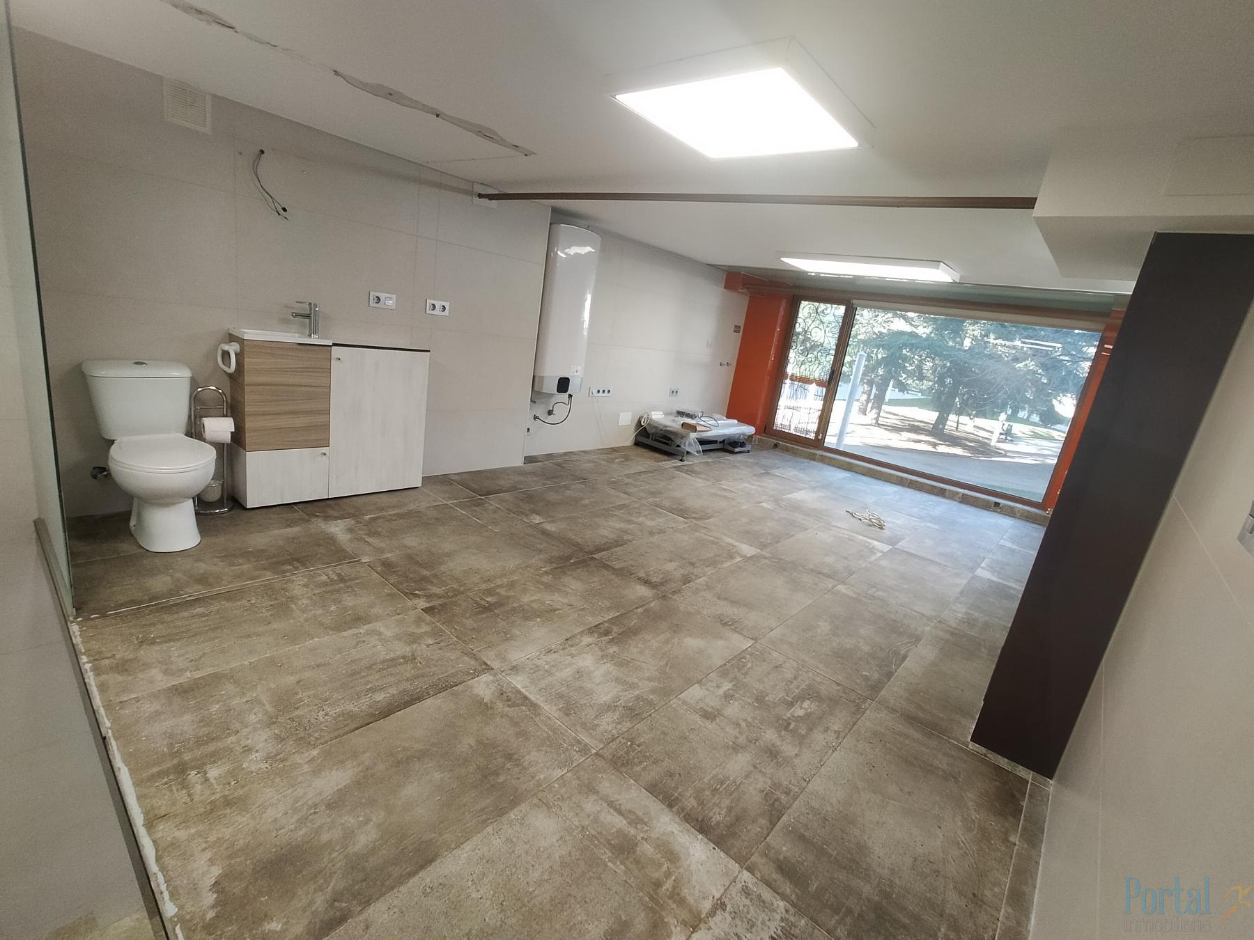 For sale of commercial in Burgos