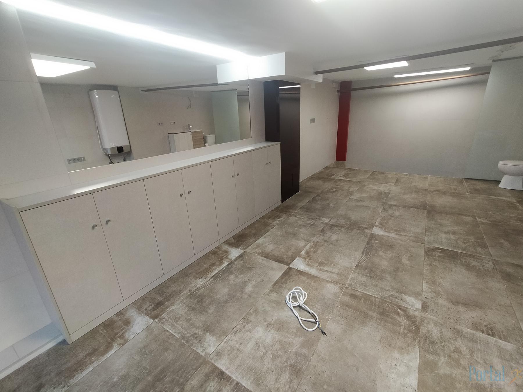 For sale of commercial in Burgos