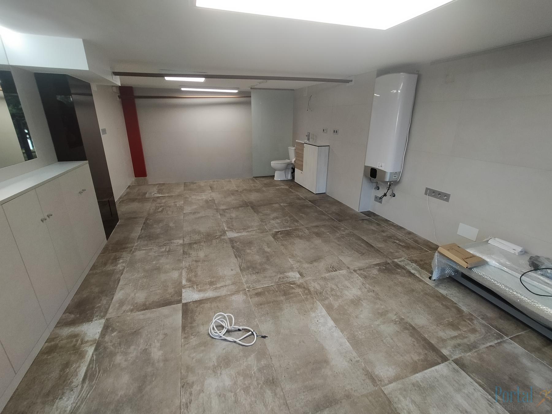 For sale of commercial in Burgos