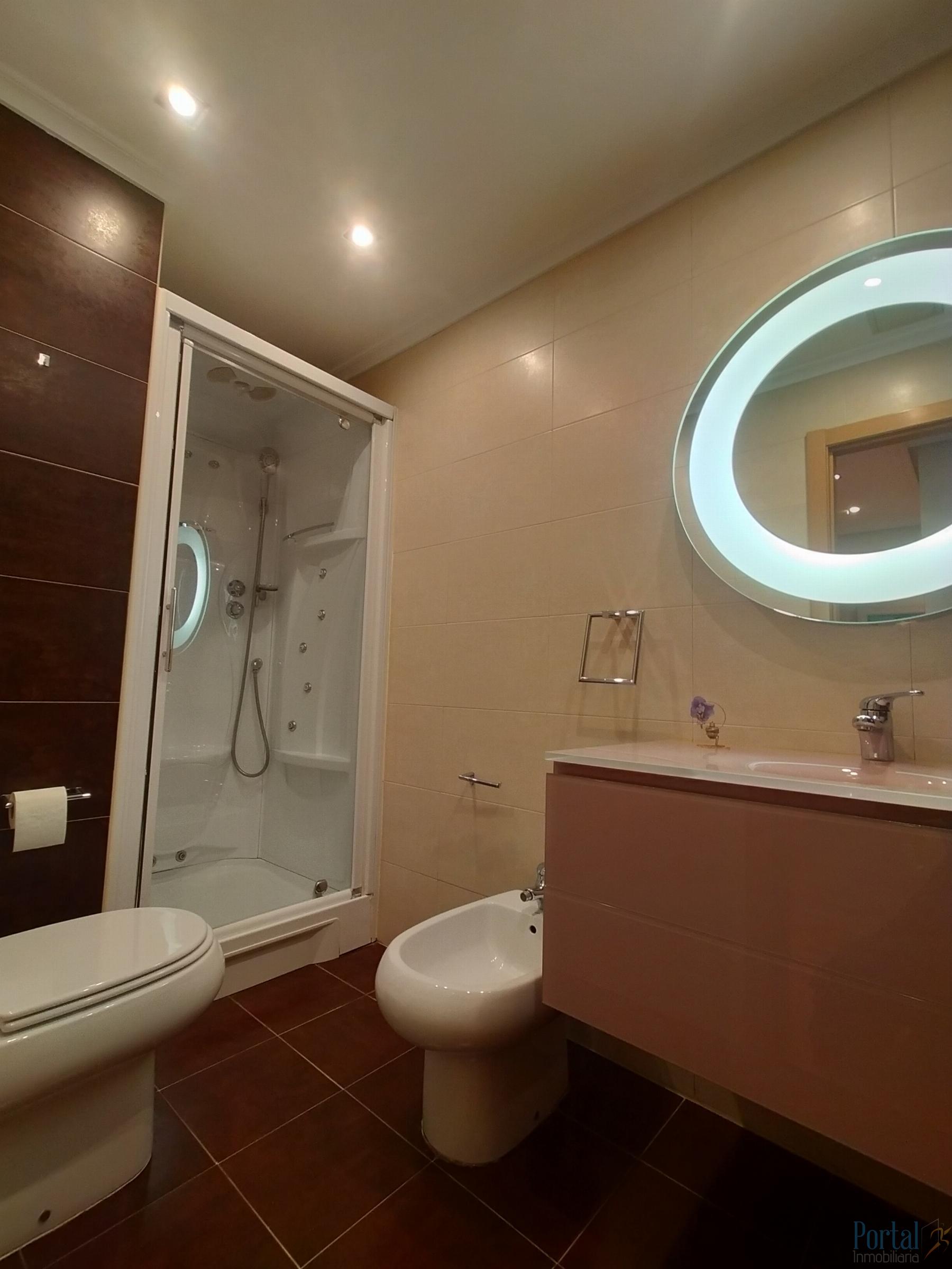 Suite bathroom