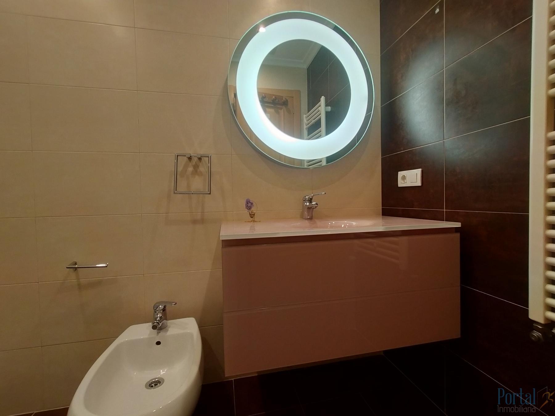 Suite bathroom
