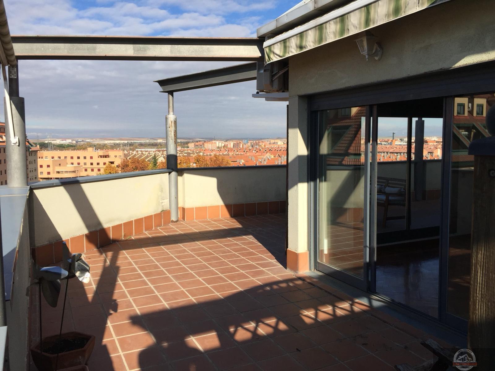 For sale of penthouse in Alcalá de Henares