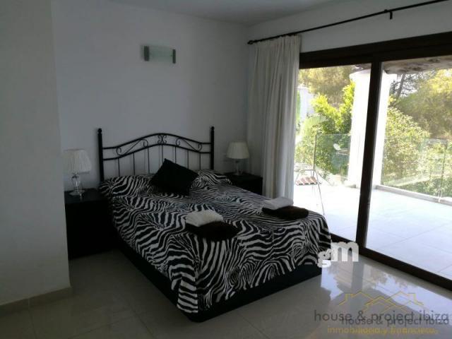 For sale of house in San Antonio Abad