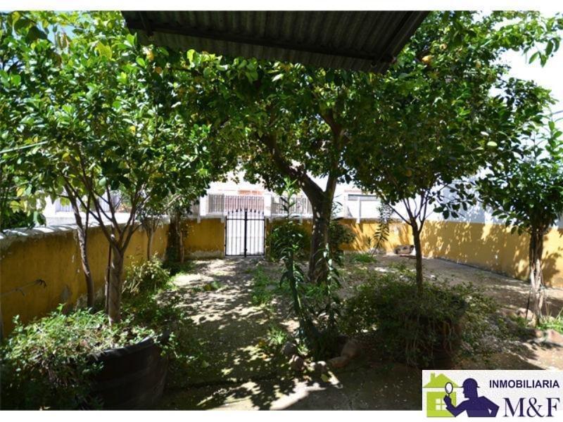 For sale of house in Peñaflor