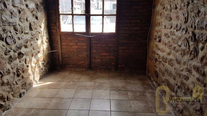 For sale of house in Mazcuerras