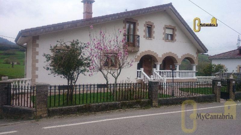 For sale of house in Santa María de Cayón