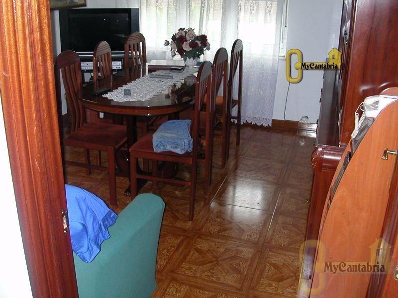 For sale of house in Santa María de Cayón