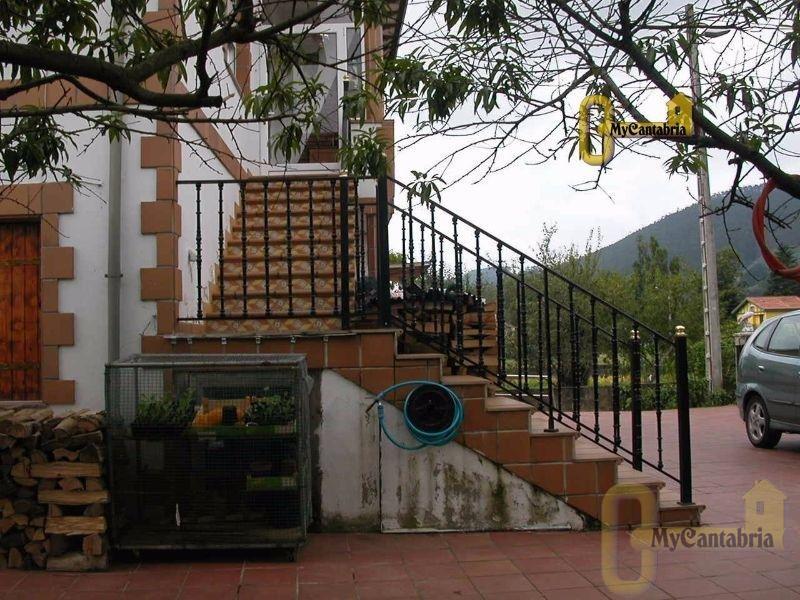 For sale of house in Santa María de Cayón