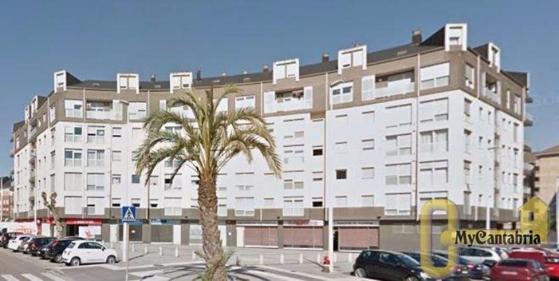 Venta de local comercial en Torrelavega