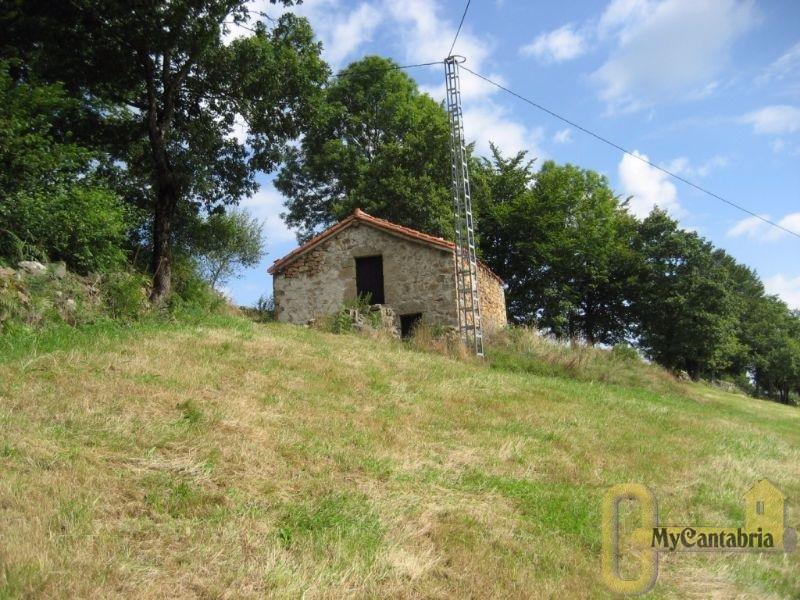 For sale of land in Villacarriedo
