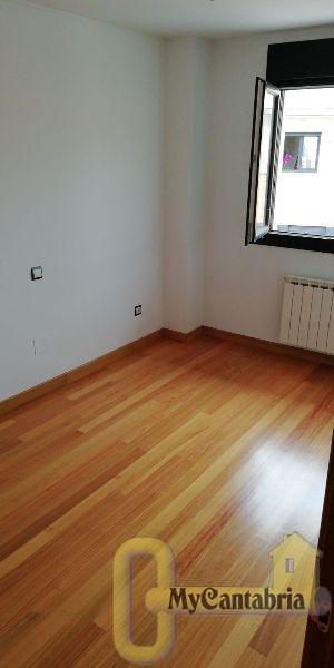 For sale of flat in Piélagos