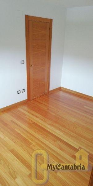 For sale of flat in Piélagos