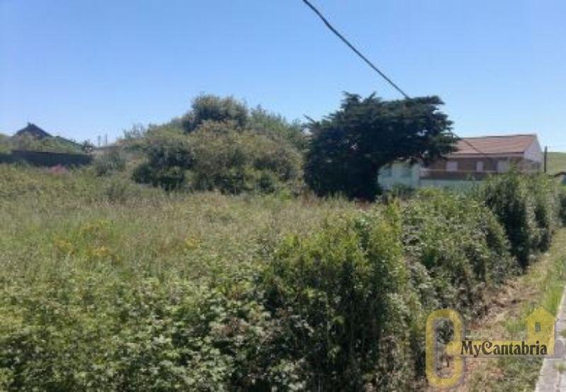 For sale of land in Piélagos